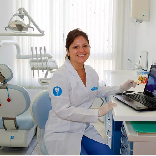Dra. Ana Victoria Pino - Dentista y directora clínica dental Vila-Real Castellón